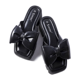 Seastar Schwarze Pantoletten mit Traktorsohle von Bossé