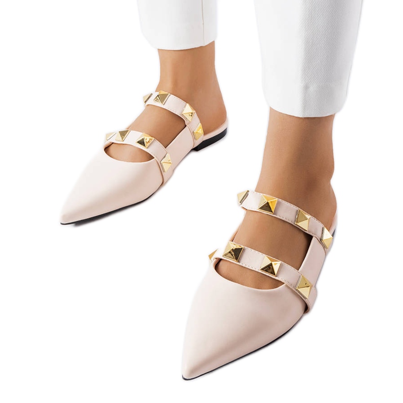 Beigefarbene Sandalen mit spitzer Zehenpartie von Ruckman