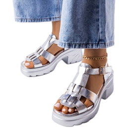 Silberne Sandalen mit Blockabsatz von Sunset silber-