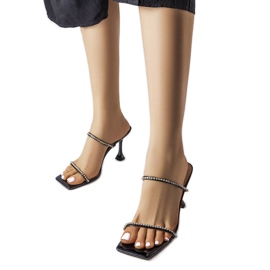 Schwarze High-Heel-Sandalen mit Paso-Strasssteinen