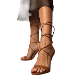 Braune Schnürsandalen von Aceline