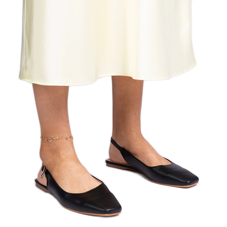 Schwarze geschlossene Sandalen