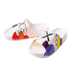 Weiße Hausschuhe mit Profil und Aufdrucken