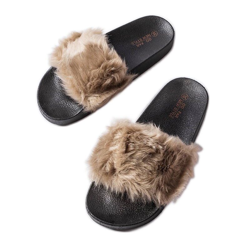 Beige Hausschuhe mit Fell von Genevre