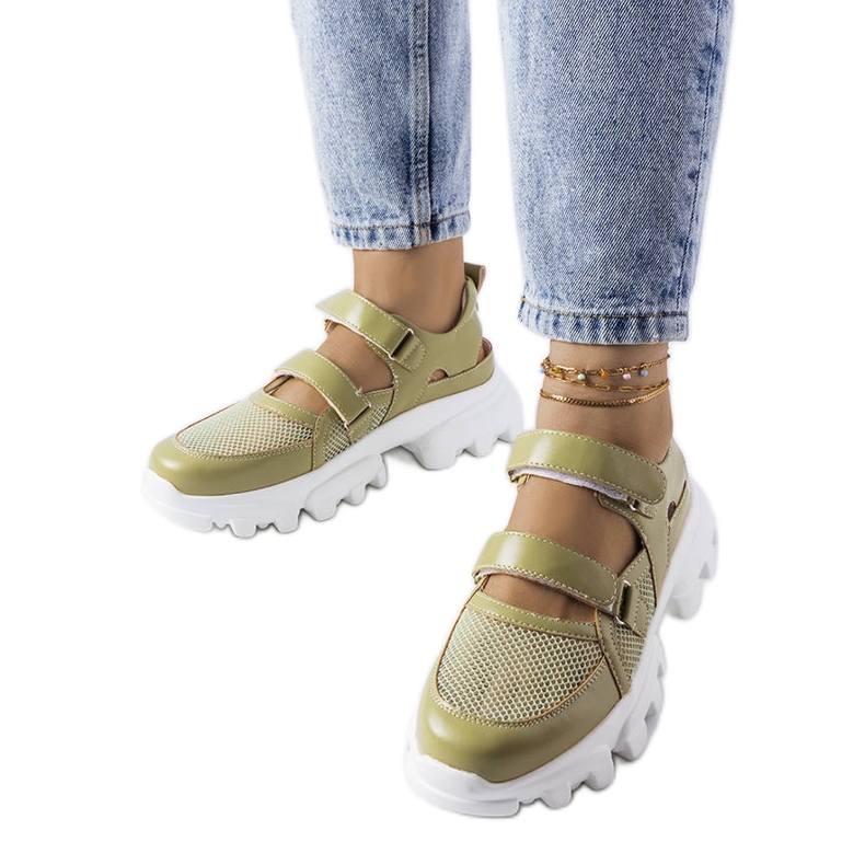 Grüne Sneaker auf massiver Sohle von Djurs