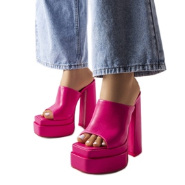 Rosa Sandaletten mit hohen Absätzen von Mercure