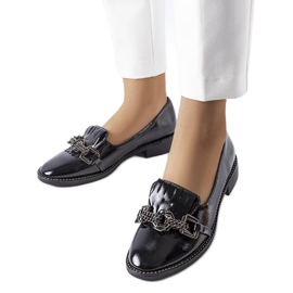 Butternussschwarz lackierte Schuhe