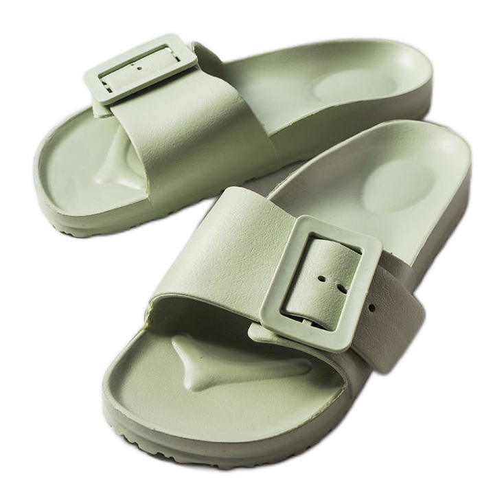 Grüne Gummipantoffeln mit Schnalle von Nelm