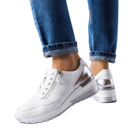 Weiße, durchbrochene Lederschuhe von Jazzar