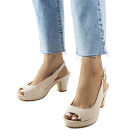 Beige Blocksandalen von Dionne