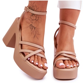 FS1 Modische Sandaletten mit beigen Shemira-Streifen