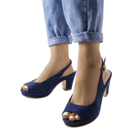 Marineblaue Blocksandalen von Dionne