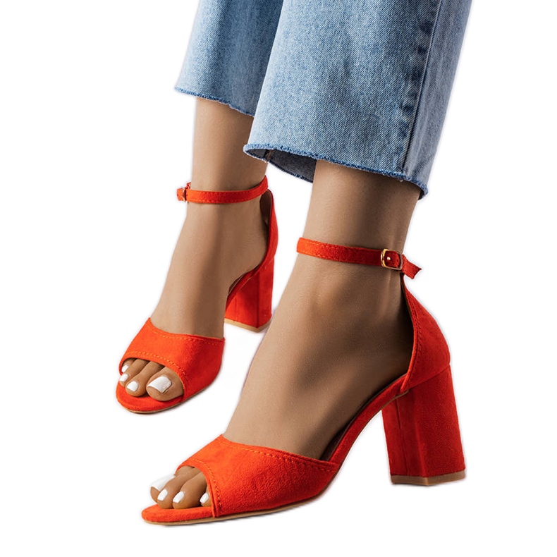 Diashas orangefarbene Blocksandalen