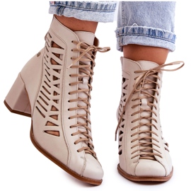 Durchbrochene Lederstiefel Maciejka 05508-22 Hellbeige