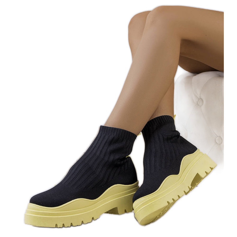 Schwarz-gelbe hohe Sneakers von Marks