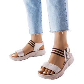 Beigefarbene Sportsandalen in Metallic-Optik von Parsip