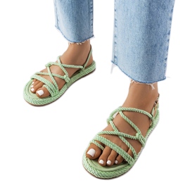 Grüne geflochtene Sandalen von Burwell