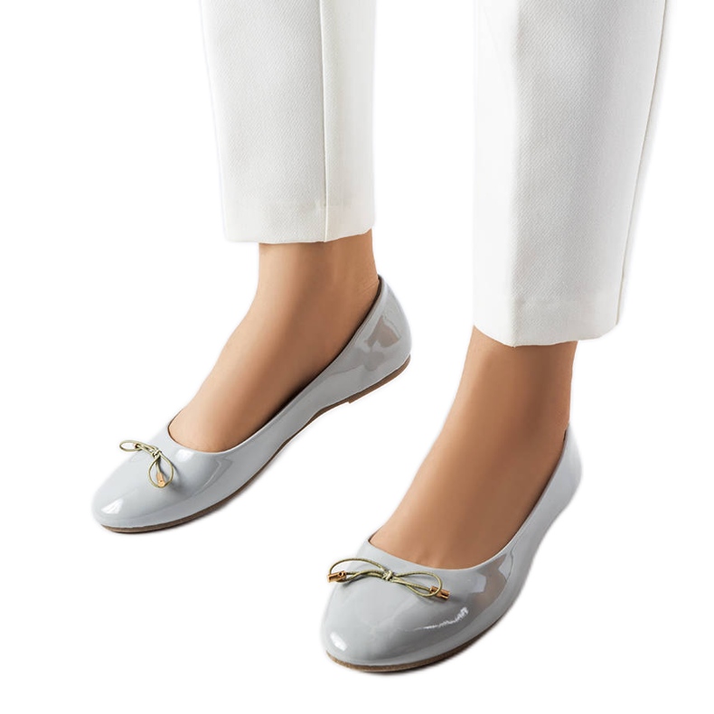 Lakewood grau lackierte Ballerinas
