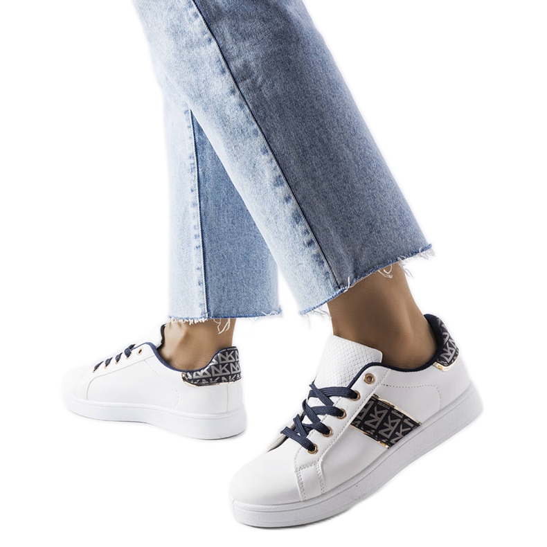 Inna Weiße Sneaker mit verziertem Obermaterial von Sauriol