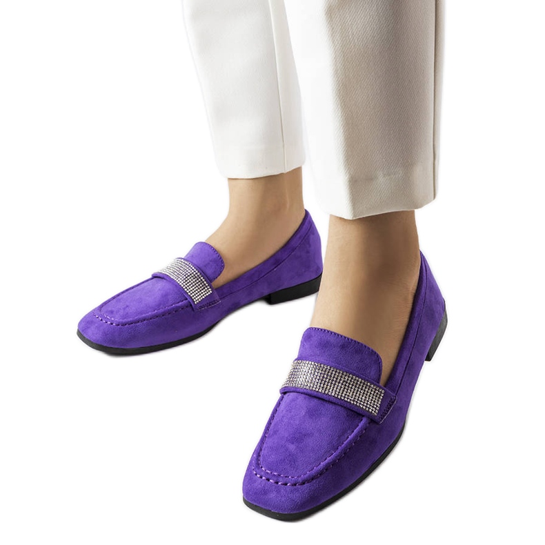 Lila Slipper mit Mignonette-Strasssteinen violett