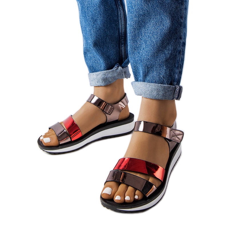 Inna Mila Damen-Sandalen aus Lackleder grau