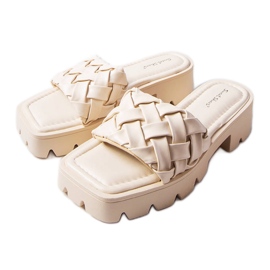 Beigefarbene Hausschuhe mit Traktorsohle von Lora