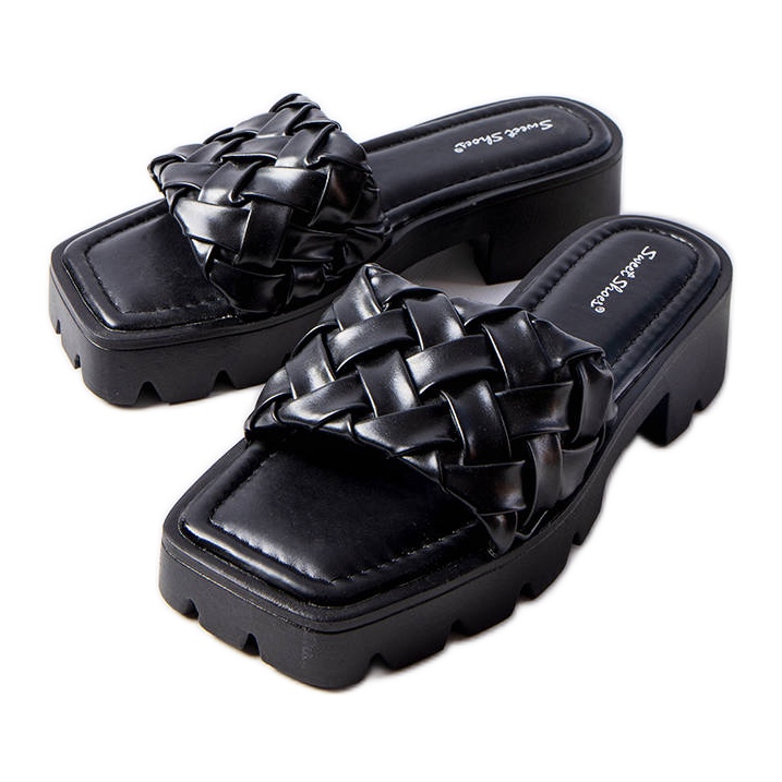 Schwarze Hausschuhe mit Traktorsohle von Lora