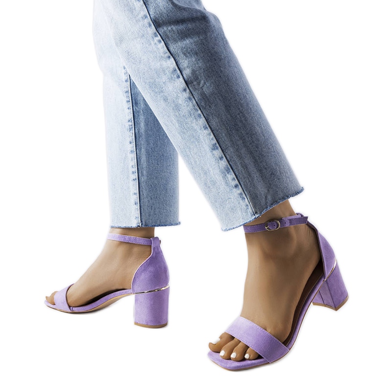 Dara lila Sandalen mit niedrigem Absatz violett