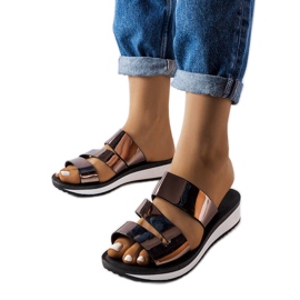 Silberlackierte Tilde-Hausschuhe braun