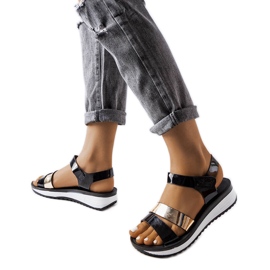 Inna Mila schwarze Lacksandalen