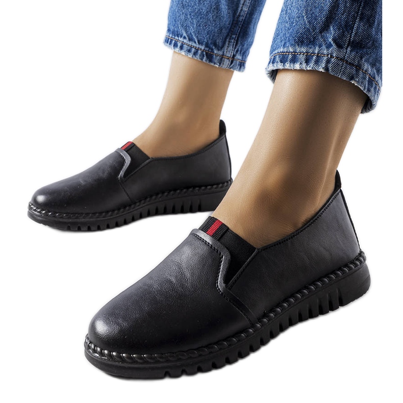 Julies schwarze Slipper