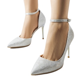 Inna Nikolina-Absätze aus silbernem Brokat silber-