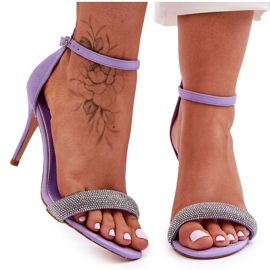 Wildleder-High-Heel-Sandalen mit lila Moments-Strasssteinen