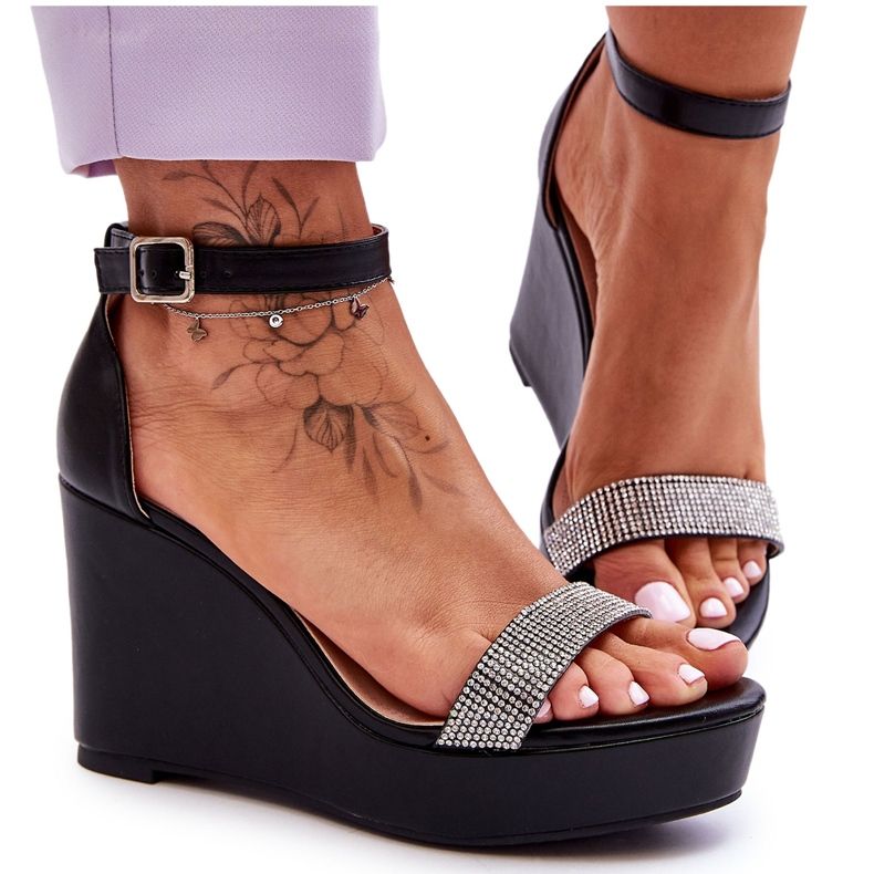 WD1 Modische Keilsandaletten aus Leder in Schwarz von Arwen