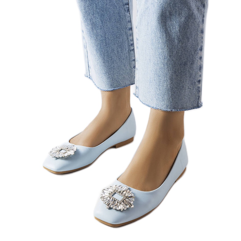 Blaue Ballerinas mit Miren-Brosche