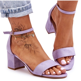 Flitterwochen-Lila-Wildleder-Klassiker-Sandalen mit niedrigem Absatz