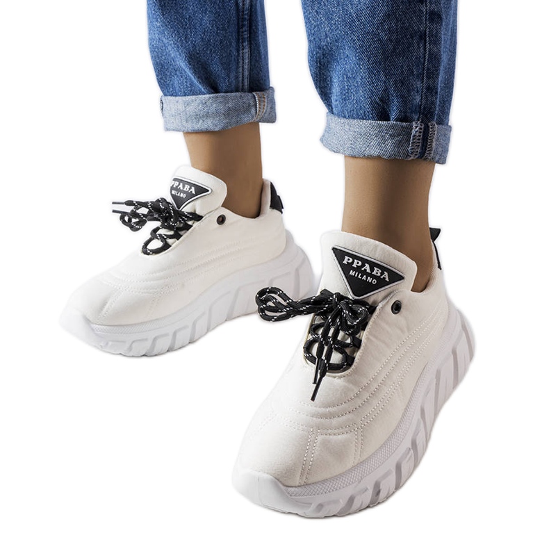 Inna Weiße Aisys-Sneaker