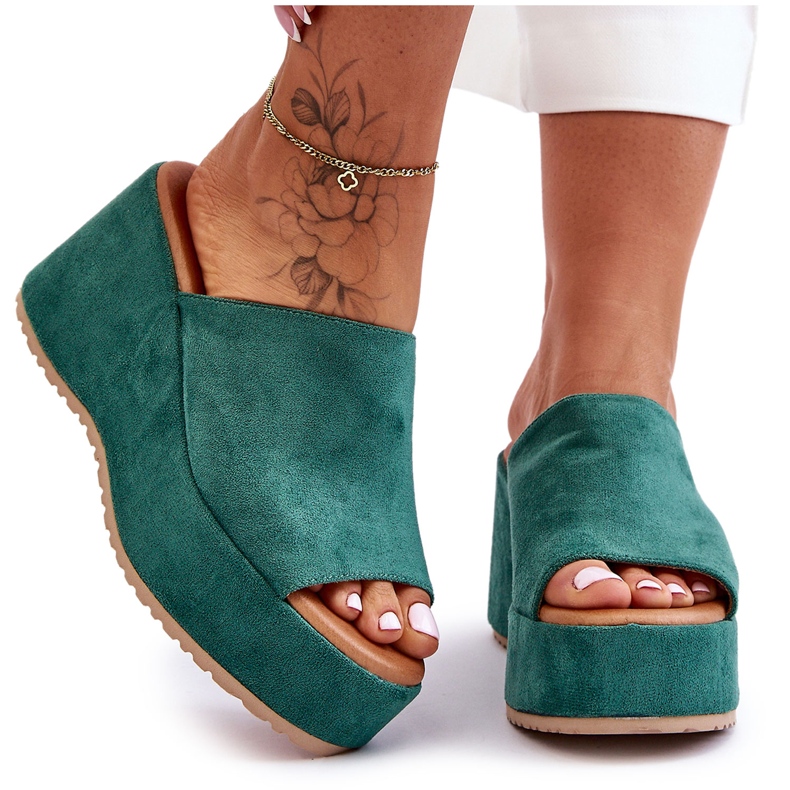 Damenhausschuhe auf massivem Plateau Grün Martina