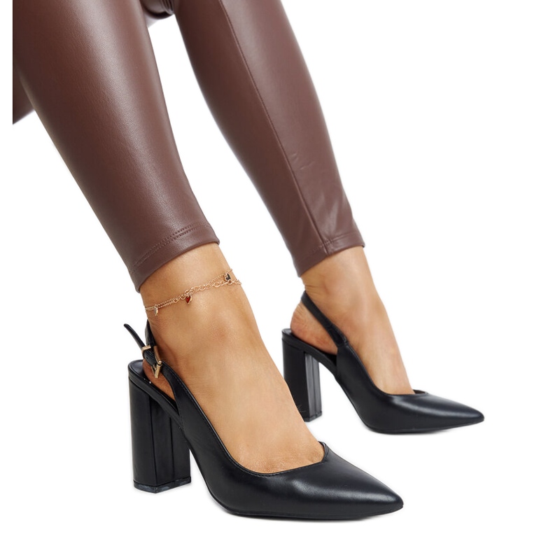 Schwarze Pumps mit offenem Absatz von Wechsler