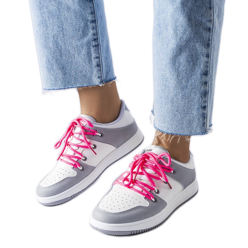 Weiße Retro-Sneaker von Shari
