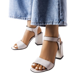 Graue Pfostensandalen von Karino