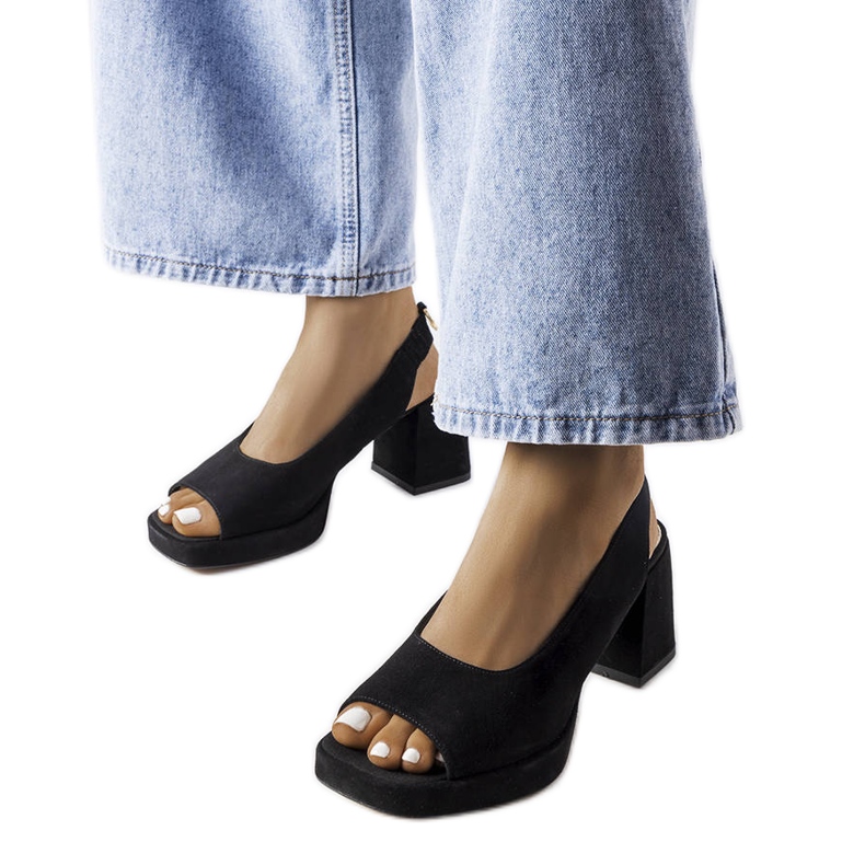 Schwarze Velourssandalen von Karino