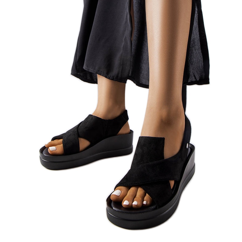 Schwarze Keilsandaletten von Adelina