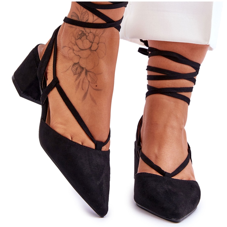 Schwarze Carlotte-Pumps mit niedrigem Absatz und geknotetem Absatz