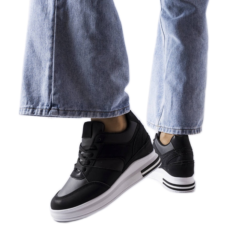 Schwarze CinqMars-Sneaker mit Keilabsatz