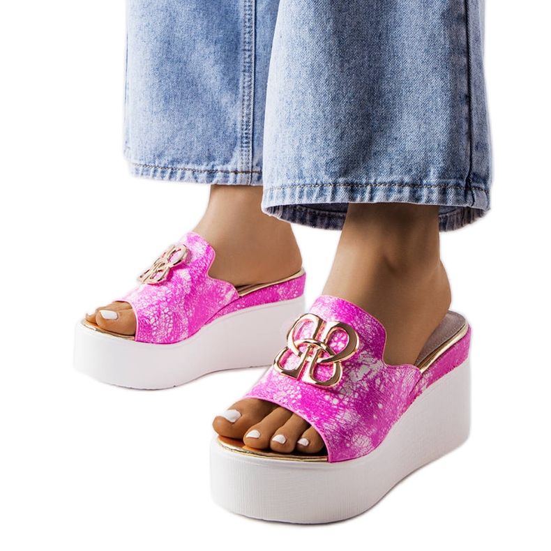 Sandalen mit Keilabsatz in Havanna-Rosa