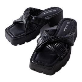 Schwarze Dubé-Slider mit Traktorsohle