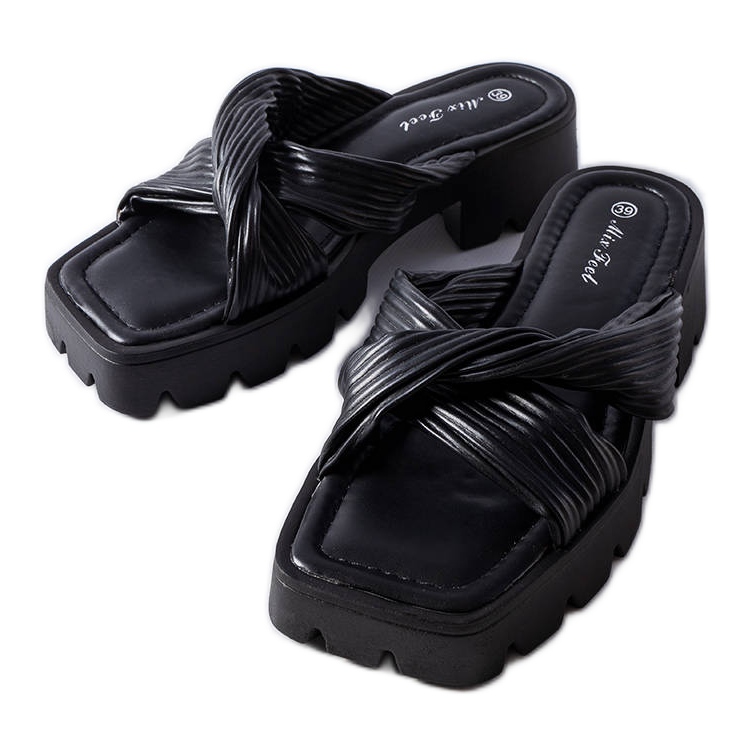 Schwarze Dubé-Slider mit Traktorsohle