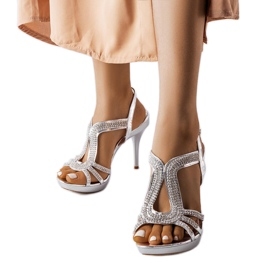 Inna Silberne Sandalen an einer Anstecknadel mit Zirkonias von Rafe silber-