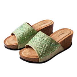 Grüne Keilsandaletten mit Strasssteinen von Guymon